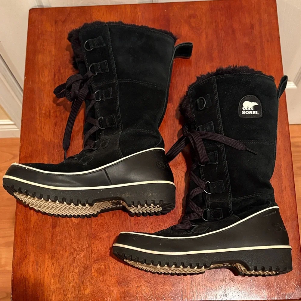 Sorel Women's Black Winter Boots with White Trim - Picture 2 of 7